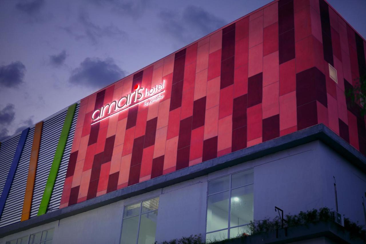 Amaris Hotel Ponorogo Esterno foto