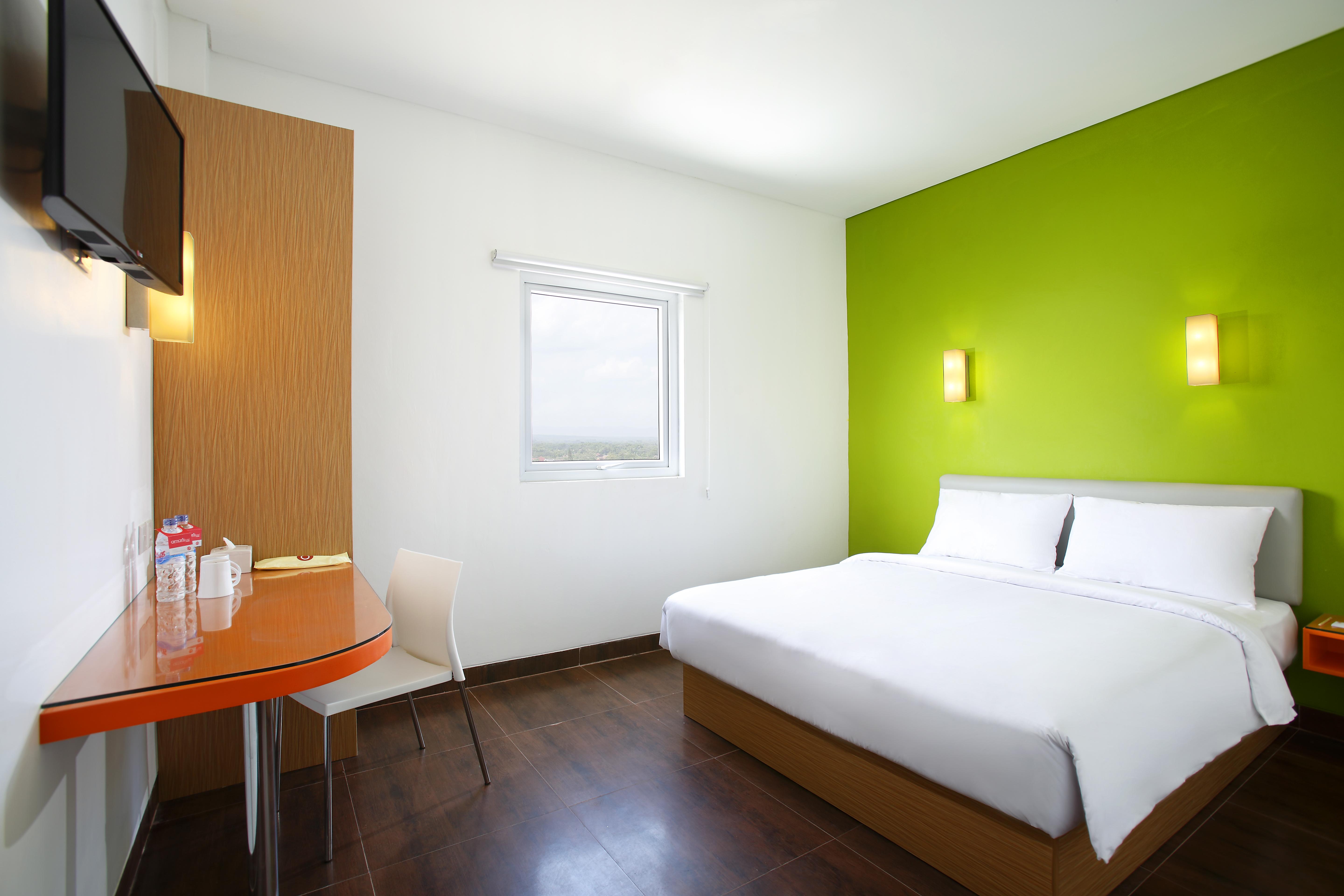 Amaris Hotel Ponorogo Esterno foto