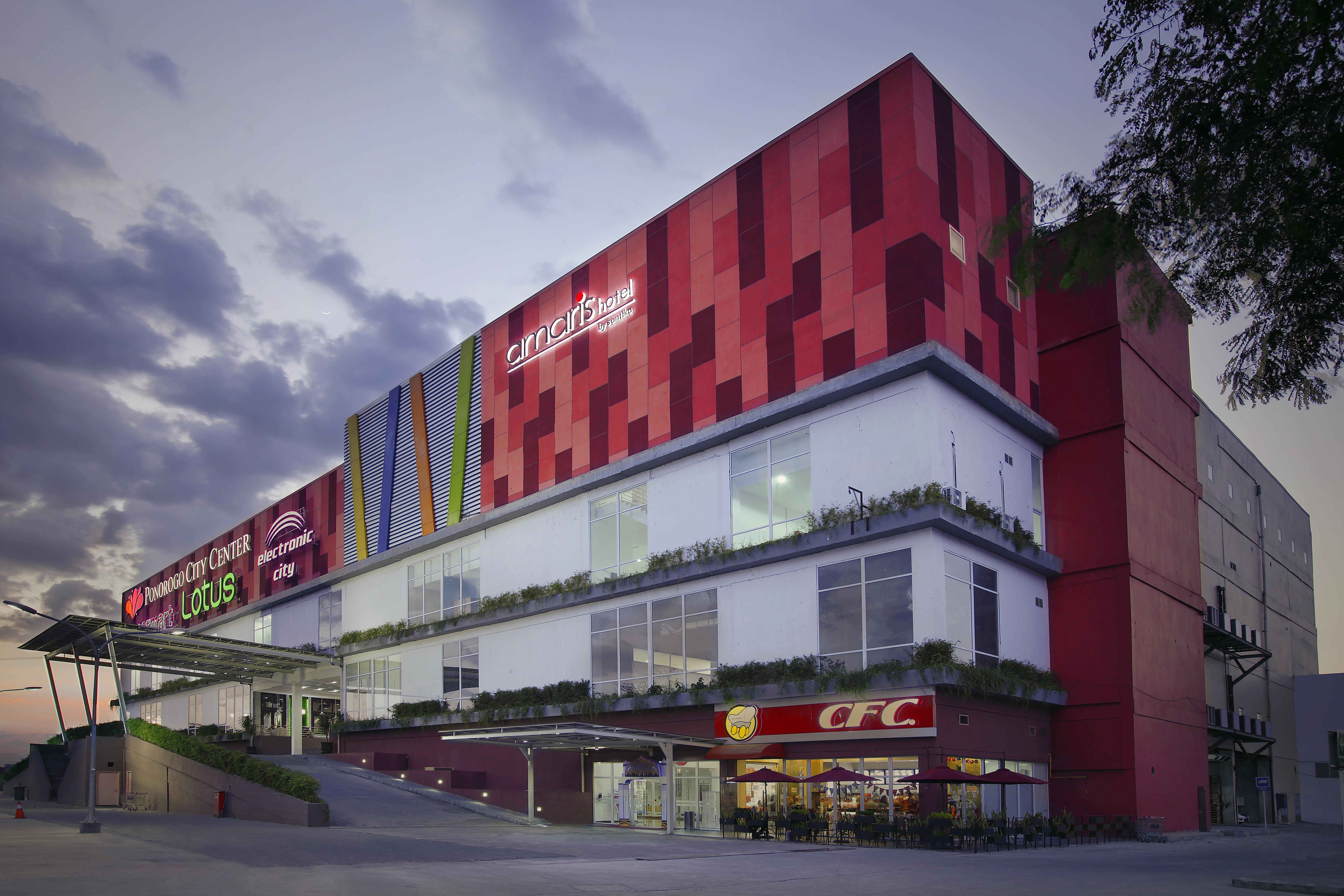 Amaris Hotel Ponorogo Esterno foto