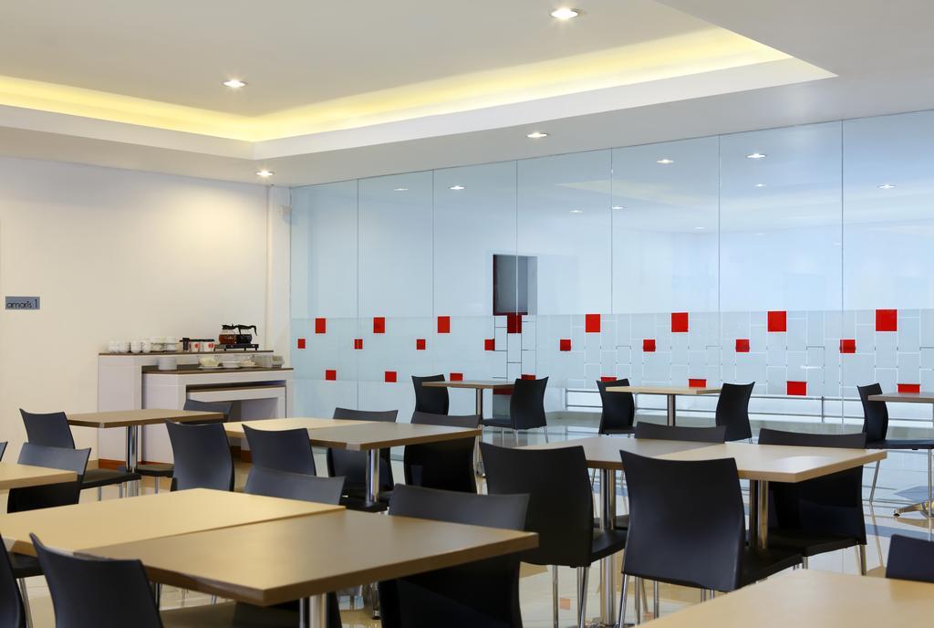 Amaris Hotel Ponorogo Esterno foto