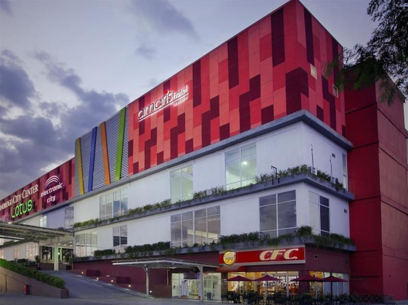 Amaris Hotel Ponorogo Esterno foto