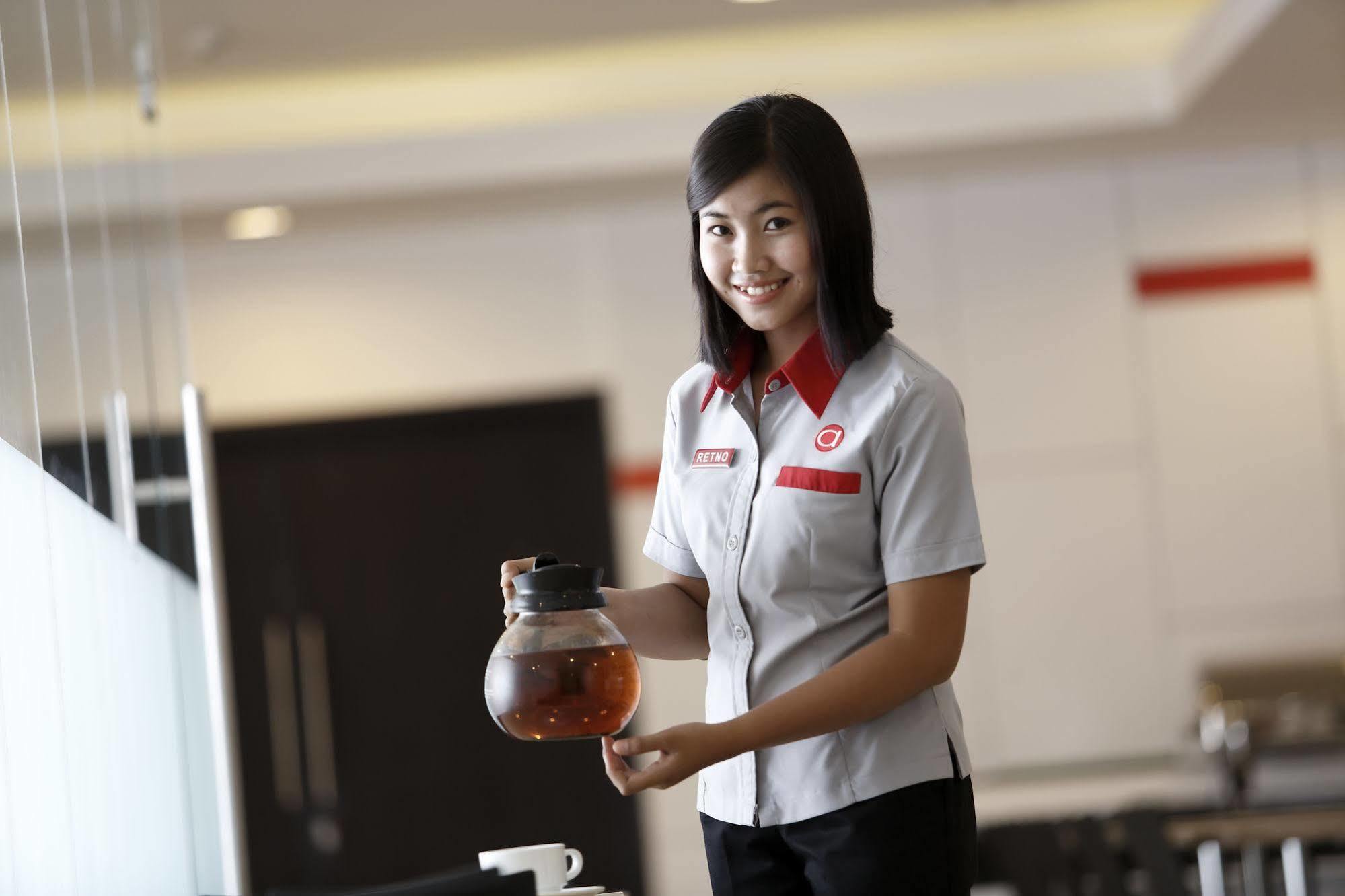 Amaris Hotel Ponorogo Esterno foto